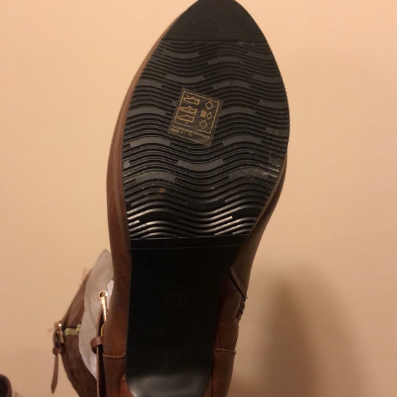 Boston Quilted heeled Boots - Picture 5 of 6